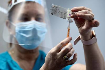 В AstraZeneca сообщили о риске тромбоза после первой дозы вакцины