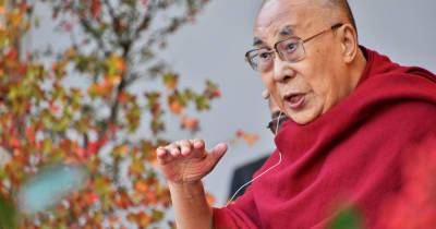 Далай-лама может переродиться женщиной после смерти