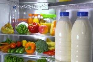Эксперты пояснили, почему нельзя хранить молоко на дверце холодильника