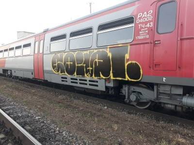 Вандал специально приехал из Ярцева в Починок, чтобы нарисовать граффити