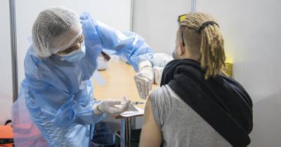 Статистика коронавируса на 29 июля: полностью вакцинированы 1,8 млн украинцев, лидер по новым случаям — Киев
