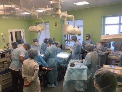В Екатеринбурге врачи сделали уникальную операцию ребенку в процессе его рождения