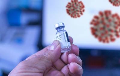 Россию и Китай назвали лидерами по разработке вакцин от коронавируса
