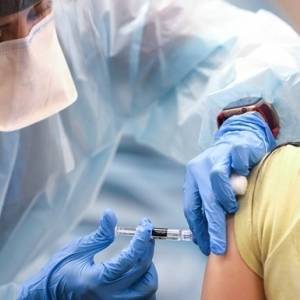 Жителям Нью-Йорка будут платить по 100 долларов за вакцинацию