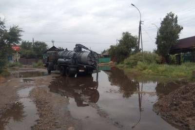 Жителей села Засопка Читинского района топит из-за неровной дороги без ливнестоков
