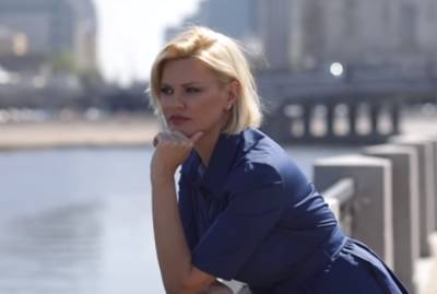 "Эталон женственности": Ирина Круг очаровала фанатов аппетитной фигуркой в стильном наряде