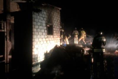 В Саратовской области двое взрослых и трое детей погибли в пожаре