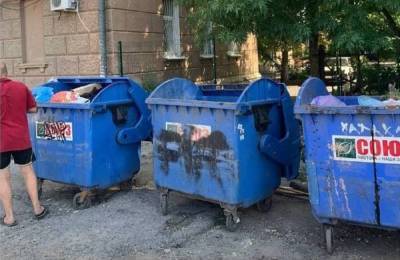 "Чтобы панство не увидело": одесситы показали, куда прячут мусор перед приездом "шишек"