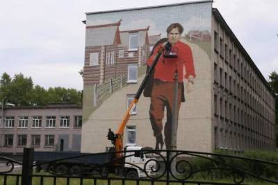 На фасаде школы в Архангельска стрит-артеры напишут фото Фёдора Абрамова