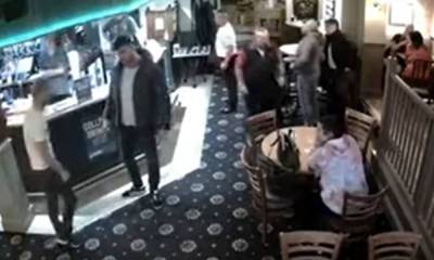 В карельском городе мужчину избили стулом в баре