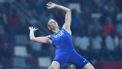 Драма на Олимпиаде: чемпион мира по прыжкам с шестом заразился коронавирусом и покидает Токио