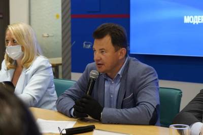 Роман Романенко оценил ход модернизации поликлиник и школ Москвы
