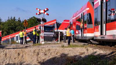 В Польше поезд врезался в грузовик - пострадали 8 человек
