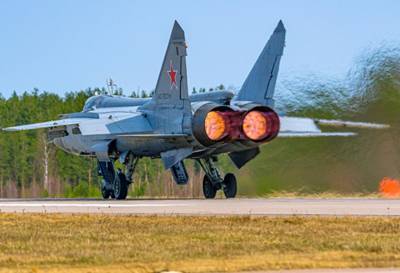 В небе Тверской области летчики-истребители отработали воздушный бой на сверхзвуковых скоростях
