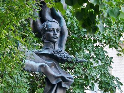 В Москве приведут в порядок памятник Лермонтову на Новом Арбате