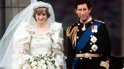 Кусочек свадебного торта принца Чарльза и леди Дианы выставили на аукцион в Великобритании