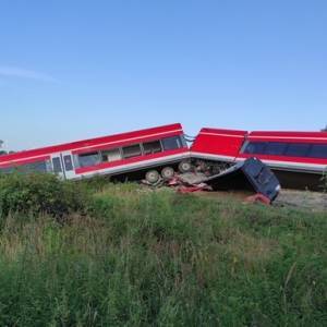 В Польше поезд протаранил грузовик: есть пострадавшие. Фото