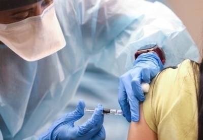 Жителям Нью-Йорка заплатят по 100 долларов за прививку от коронавируса