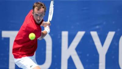 Теннисист Медведев проиграл в четвертьфинале ОИ в Токио