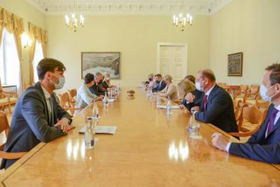 Президент Литвы провел совещание с лидерами парламентских партий
