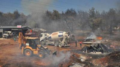 Южная Турция в огне: лесные пожары перекинулись на населëнные пункты