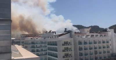 В Турции началась эвакуация туристов из отелей из-за лесных пожаров