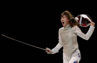 Донская рапиристка Лариса Коробейникова в командном турнире на Олимпийских играх завоевала золото