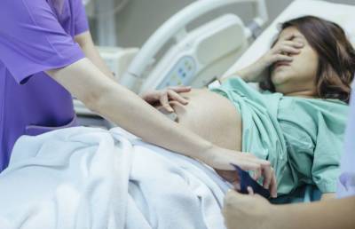 Ребенка прооперировали в процессе родов: итог удивил даже врачей
