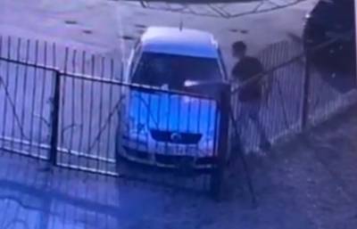 Видео: петербуржец поджег машину бывшей возлюбленной из мести