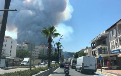 В Турции лесные пожары дошли до Мармариса