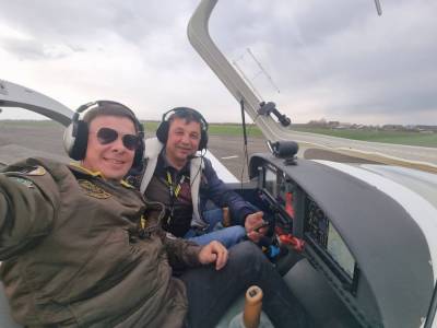 "Всю жизнь отдал авиации". Ведущий Комаров рассказал о пилоте, который погиб в авиакатастрофе на Прикарпатье