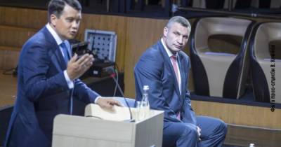 На Украинском муниципальном форуме Кличко и Разумков проводят День Диалога