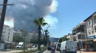 В Турции лесные пожары перекинулись на курорт Мармарис