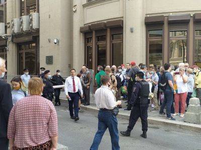 В Москве задержали по меньшей мере 18 участников акции КПРФ у здания АП