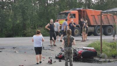 В поселке Кузьмолово автомобиль сбил мотоциклиста