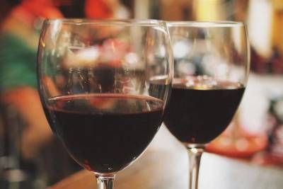 От пиона до клубники: о тонкостях выбора красного вина