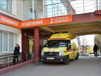 В России несколько вакцинированных человек умерли от ковида. Власти объяснили, в чем причина
