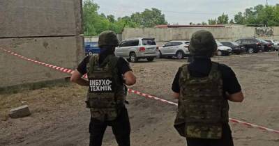 Подозревают бомбу: к авто сотрудника СБУ на Луганщине прикрепили неизвестный предмет