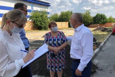 Белгородцы пожаловались мэру на качество работ при строительстве детской площадки