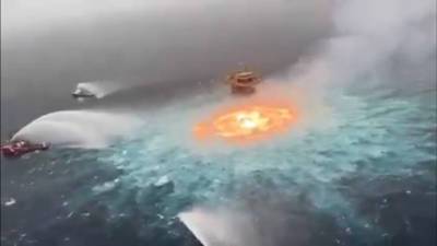 В Мексике тушат крупный подводный пожар