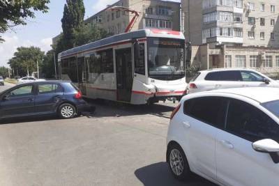 В Новочеркасске произошла массовая авария с участием трамвая