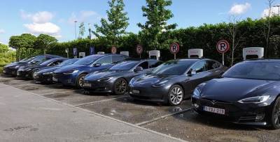 Ежеквартальные поставки Tesla впервые достигли 200 000 автомобилей и мира