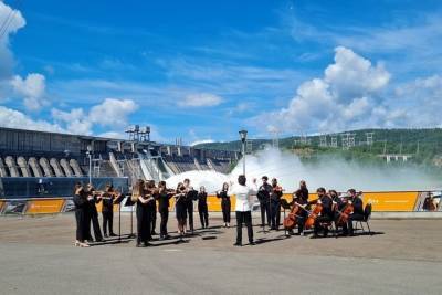 Сибирский юношеский оркестр выступил на Красноярской ГЭС