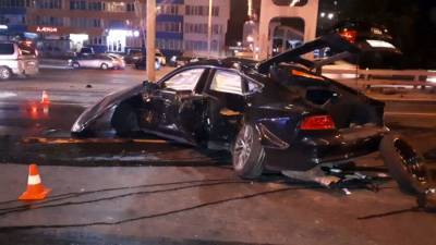 Во Владивостоке при столкновении двух автомобилей погиб человек