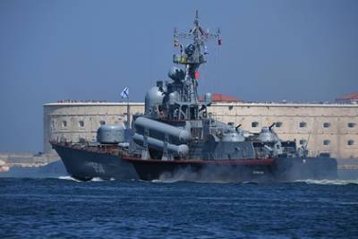 Российские корабли направили на помощь украинскому судну в Черном море