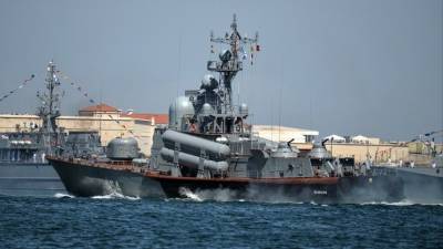 Ракетный катер РФ отправился на помощь украинскому судну в Черном море