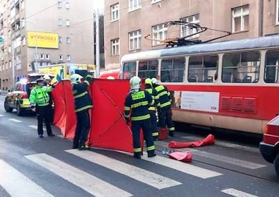В Праге трамвай сбил пешехода