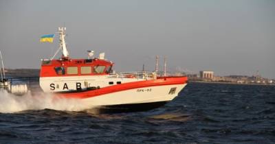 Экипажу судна, терпящего бедствие в Черном море, ничего не угрожает