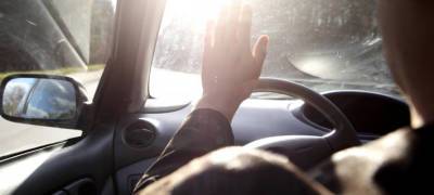 Ослепленный солнцем водитель совершил в Карелии ДТП с пострадавшими