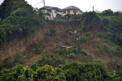Проливные дожди в Японии вызвали оползни, 20 человек пропали без вести